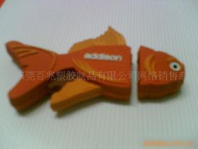 探寻独特数码配件 金鱼外壳与手腕带U盘的魅力与市场前景